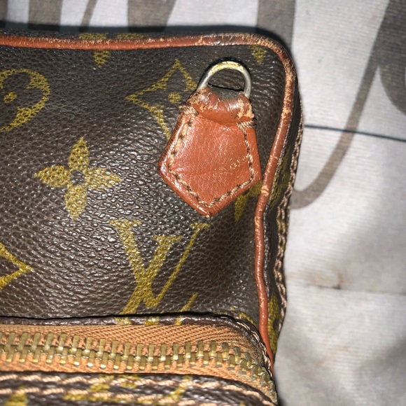 Louis Vuitton Amazon Crossbody - Picture 4 of 17